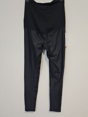 Ingrid & Isabel Black Maternity Leggings